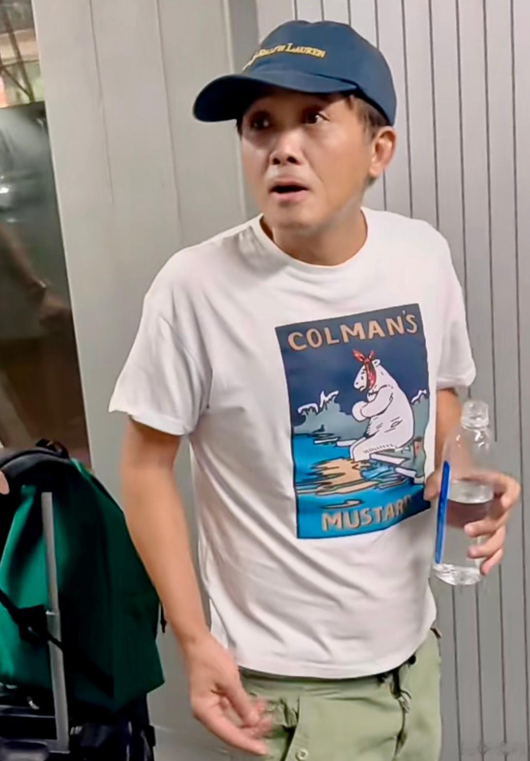 “真实的魔岩三杰”：坐板凳的何勇，准备坐飞机的张楚…… 