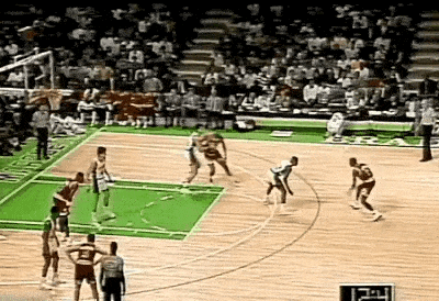 这可能是NBA历史上唯一一记平框跳投……
#宝藏兴趣攻略#