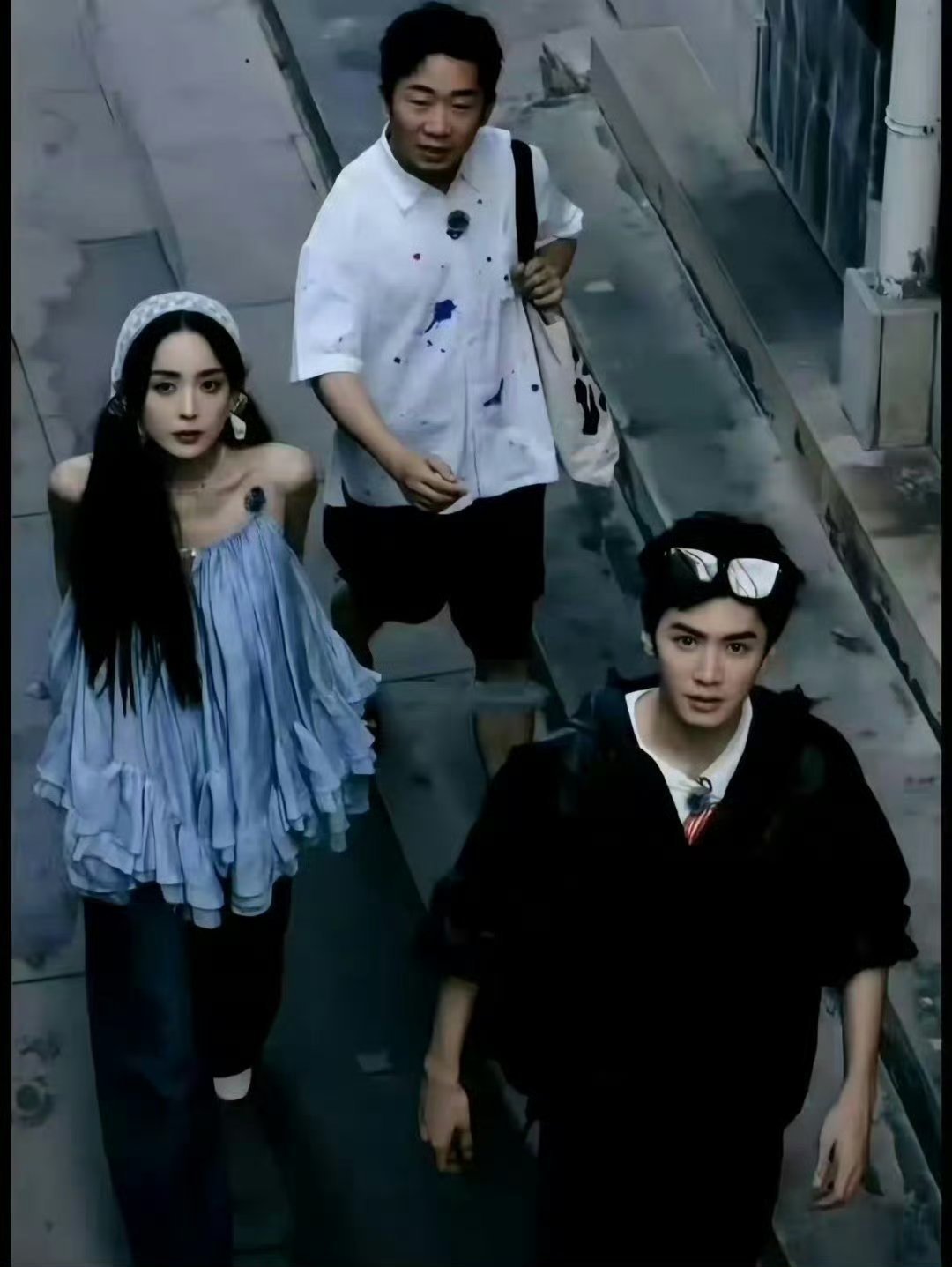 扎心了，这张图杨迪被P掉显得更出片了...... 