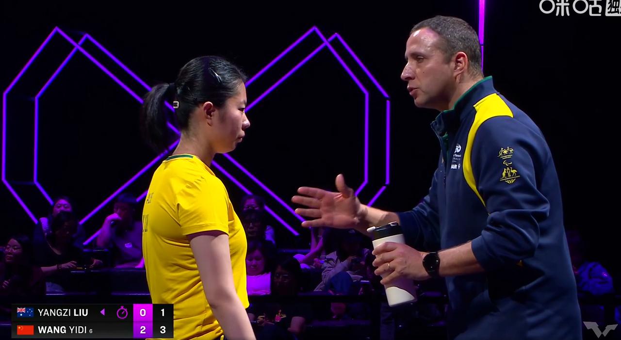 我去！周雨不愧是专业运动员，他说：刘洋子要暂停了，话刚落音，刘洋子暂停了。

第