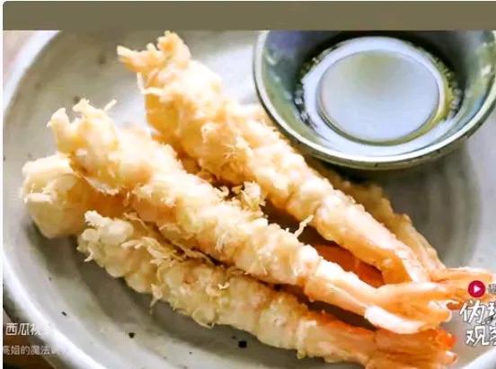 经常吃海鲜的朋友，凭你们对海鲜的了解，请你们说说，这盆椒盐大虾，在烧熟前，它是活