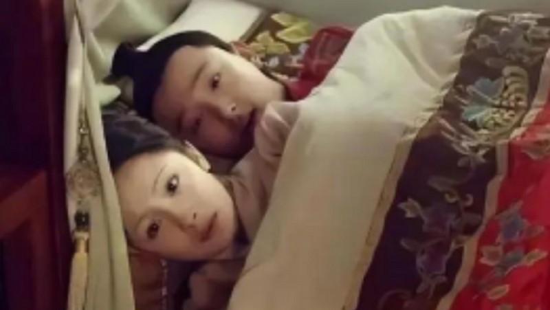 古代夫妻进行房事时，为啥旁边会有个丫在同候，难道他们不尴尬吗？真实原因是令人“又