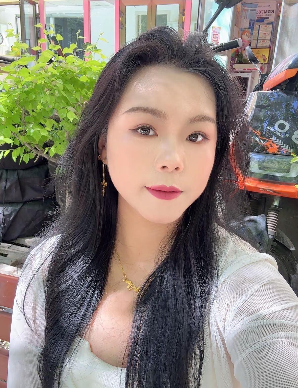 于我而言  ，爱本就是锦上添花  ，我想要的东西我可以自己买  ，如果你的存在 