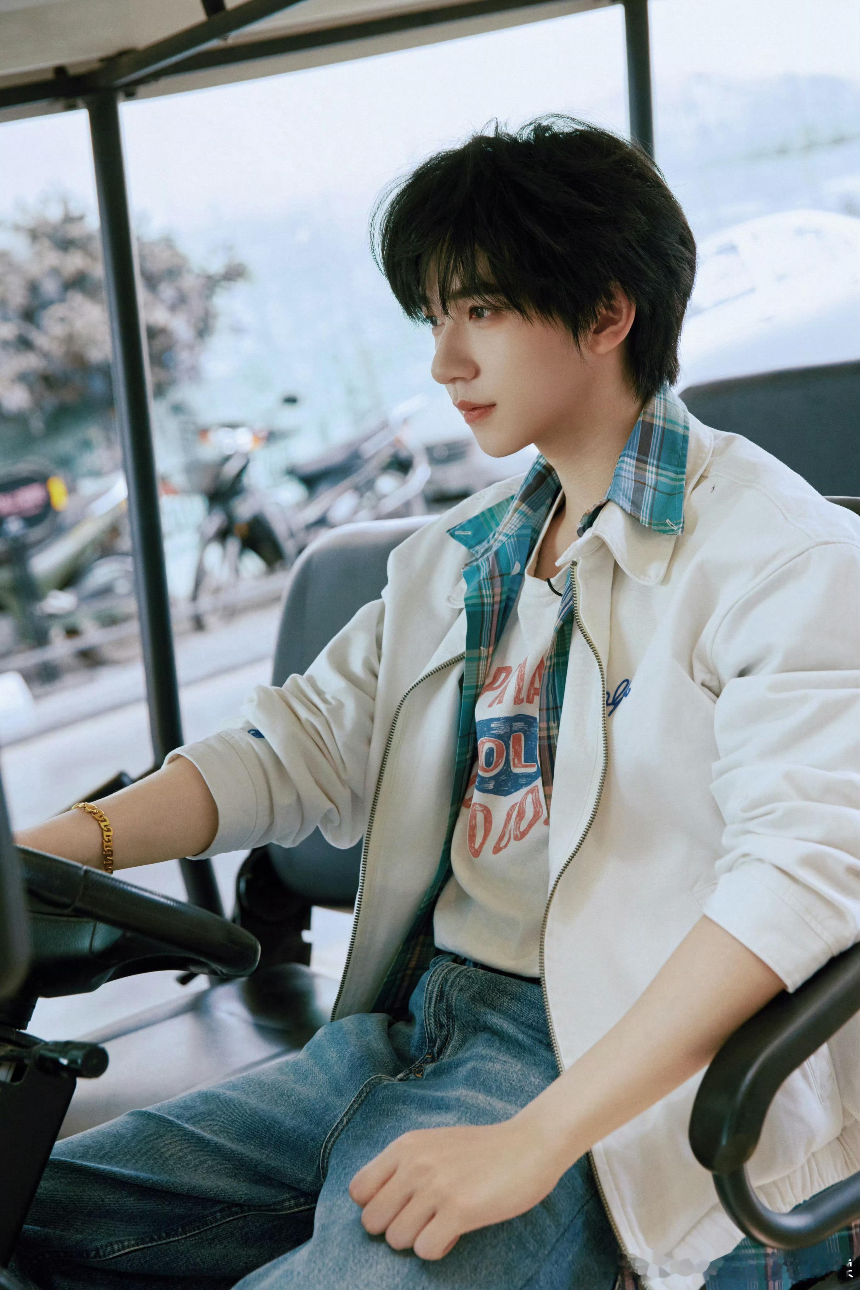 贺峻霖贺峻霖五十公里桃花坞6💚贺峻霖百度网盘代言人“祝愿大家也可以收到除了贺峻