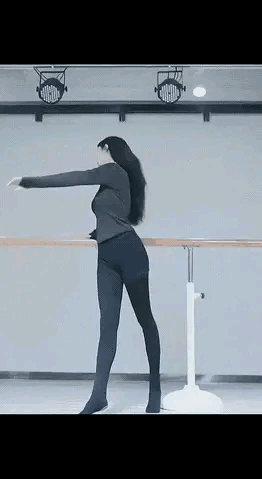 台上一分钟，台下十年功。
这功夫，厉害了。