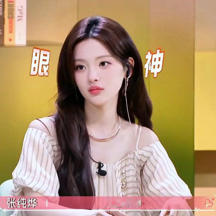 清华学霸美女梁潇雨登场，众多男嘉宾向她做自我介绍，梁潇雨听完一个点点头，然后用眼