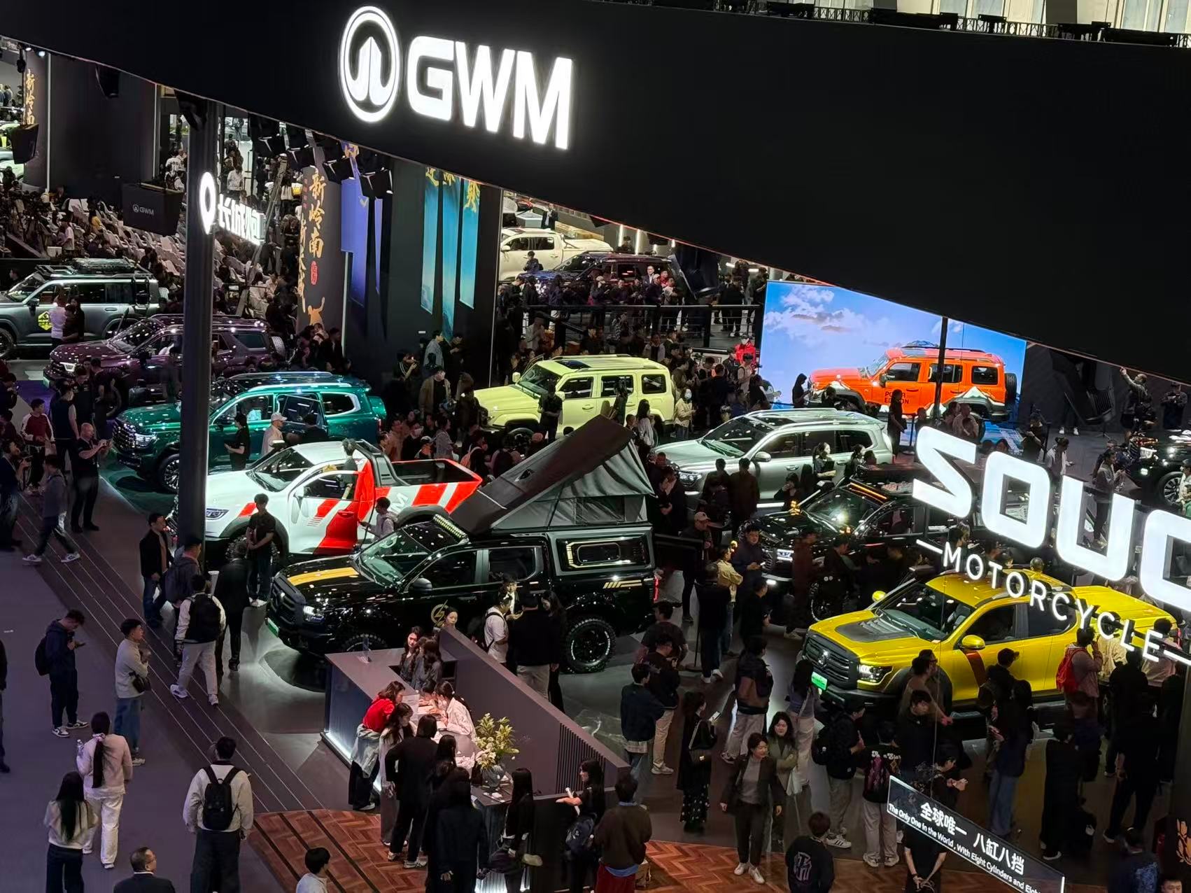 长城展台的人气太旺啦！在传统车企业里面，长城算是找打了流量密码！