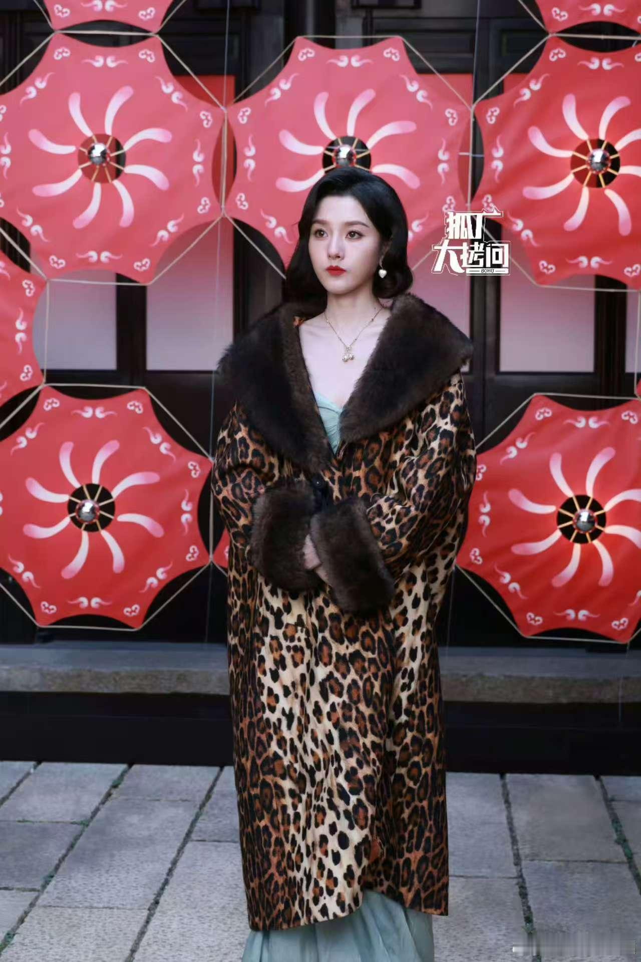 宋祖儿华伦天奴活动宋祖儿豹纹女郎宋祖儿豹纹女郎，哇塞，