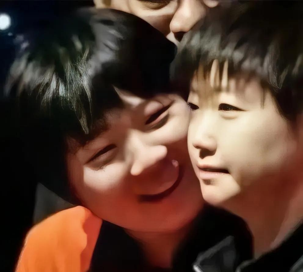 哈哈哈，第一次得世界冠军，感觉就是不一样，蒯曼的兴奋度一直在高刻位。看看孙颖莎，