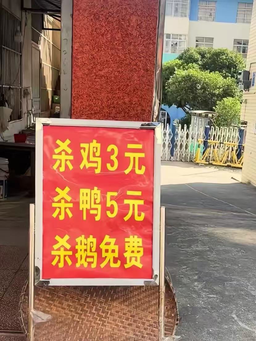 快递小哥把快递放在无人值守的保安亭桌上丢了，我找售后，要求补发。快递公司跟我联系