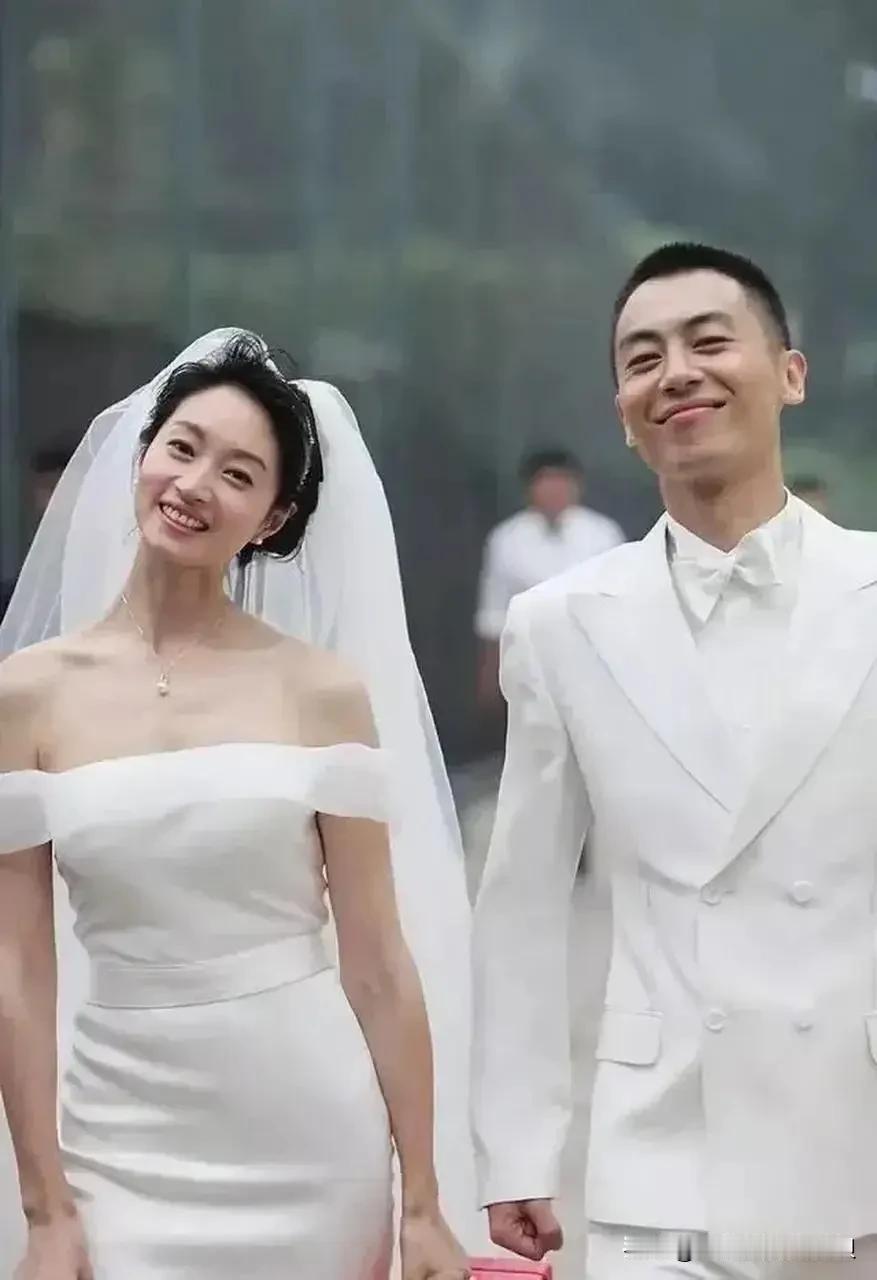 微博上看到有个娱乐博主点评朱亚文，「一把年纪了靠古偶剧cp翻红了」

于是我去查