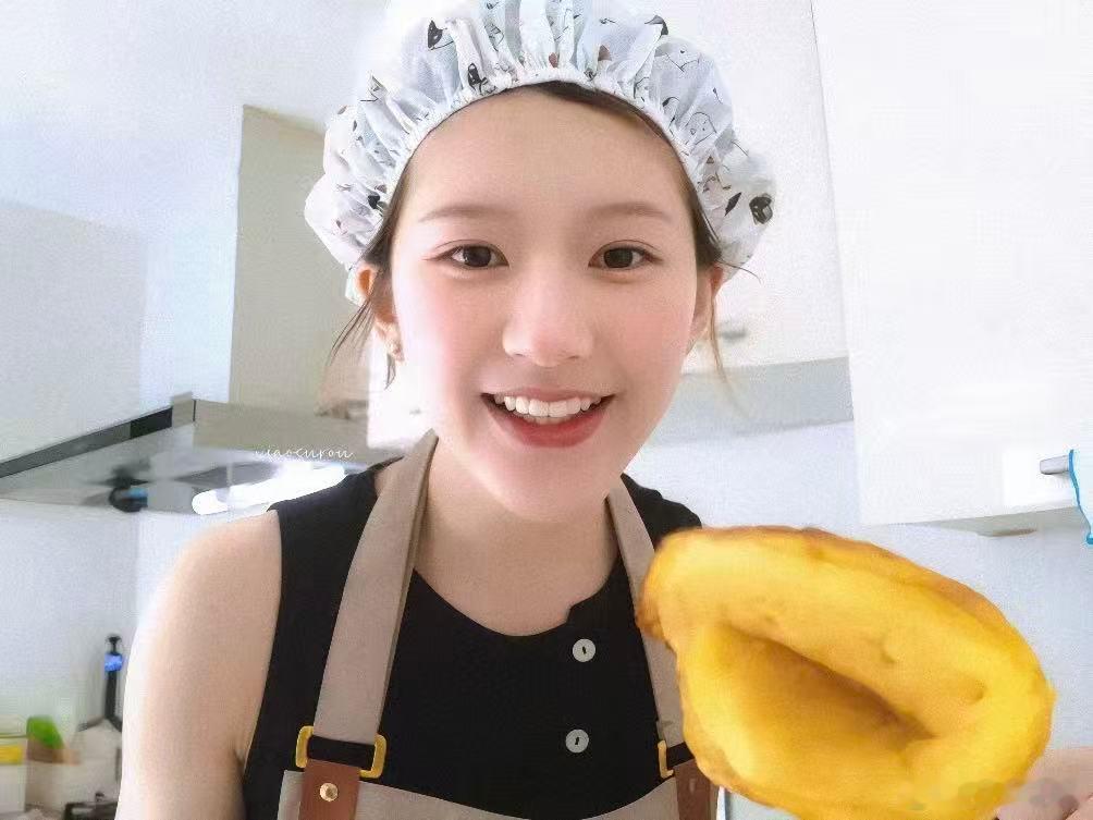 赵露思  zls赵露思 双立人的锅吗？！我通通笑纳了！主动拿起锅具，变身掌勺干饭
