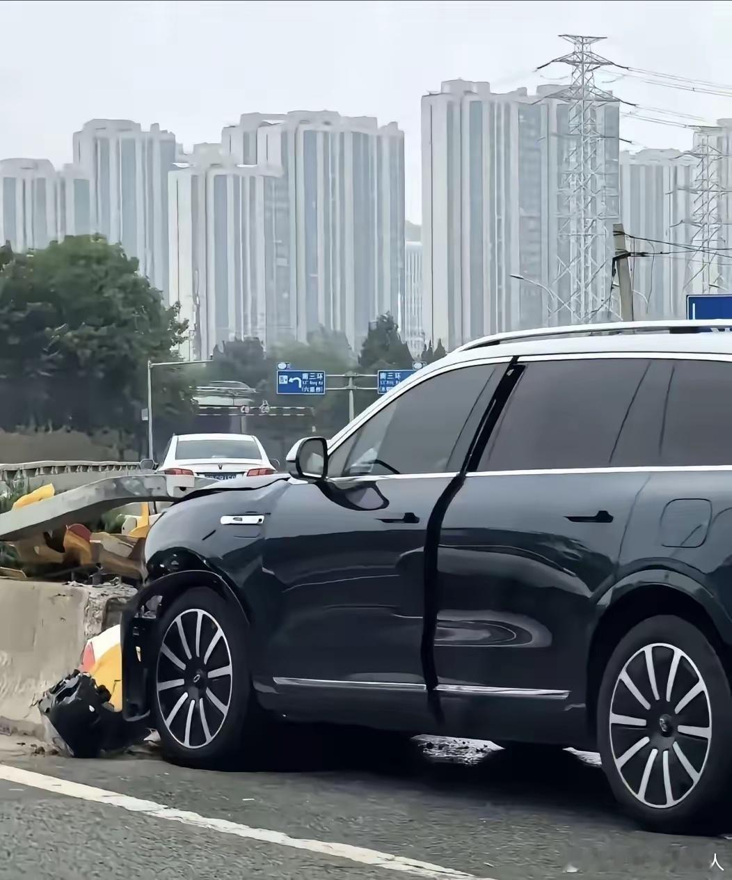 这是啥车呀？长得可真够特别的啊！ ​​​