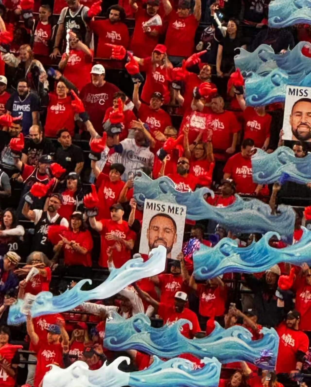 快船队球迷太能整活了！

今天NBA的附加赛对决继续进行，西部第九的快船队坐镇主