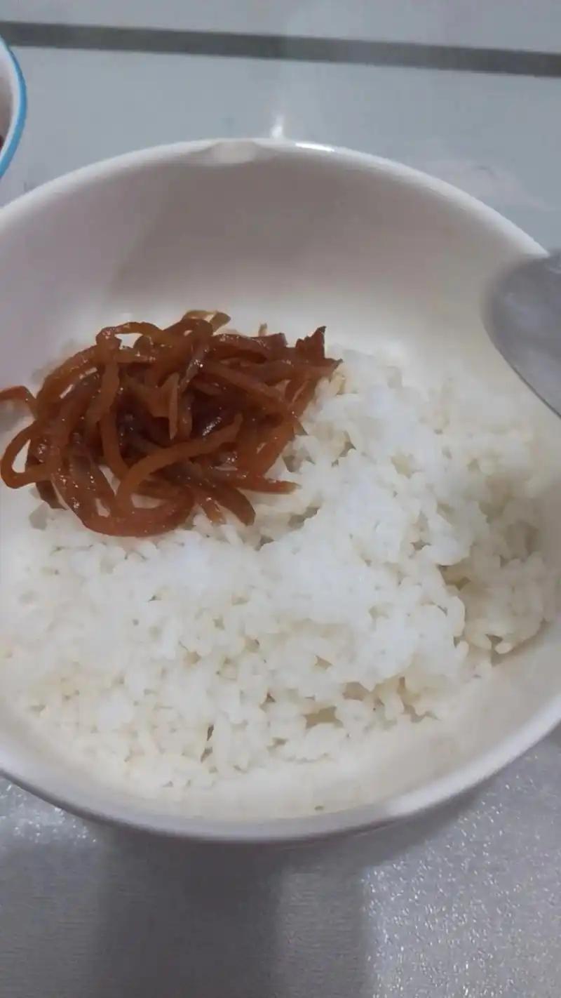 有人盯着我头像说：戴安全帽就是工人阶级，工人阶级就该骂资本家，不然就是傻、是阿Q