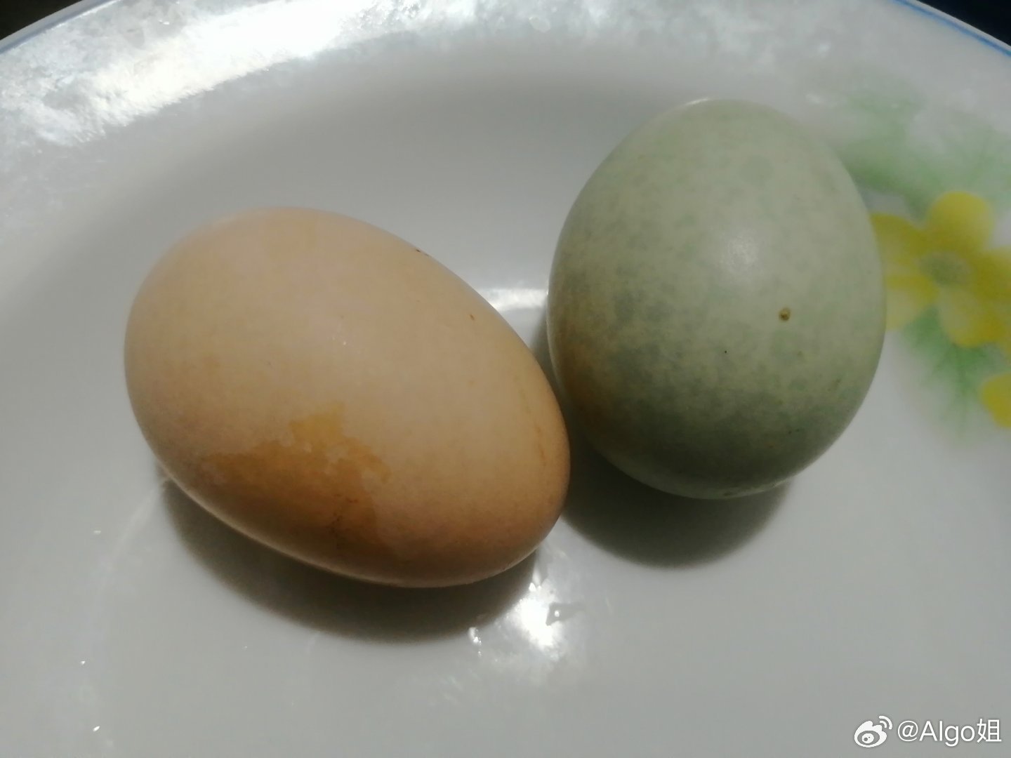 一面佛 一面魔念佛为依 佛即成障心若无住 处处是光世界是一面棱镜 折射出无数平行