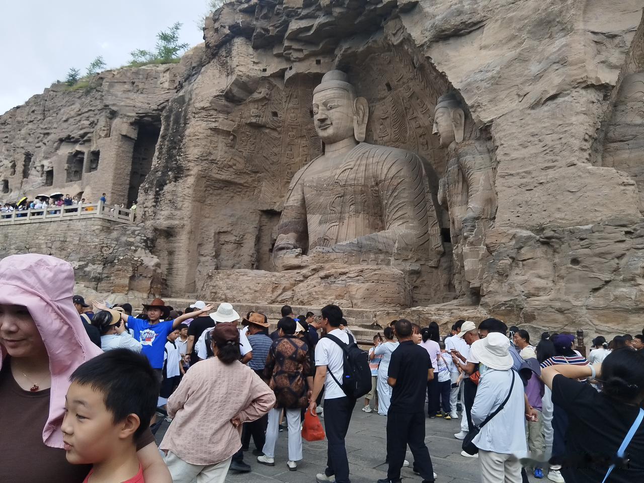 读《道德经》第二十八章，悟老子知雄守雌、知白守黑、知荣守辱智慧：
坐拥强权、绝顶