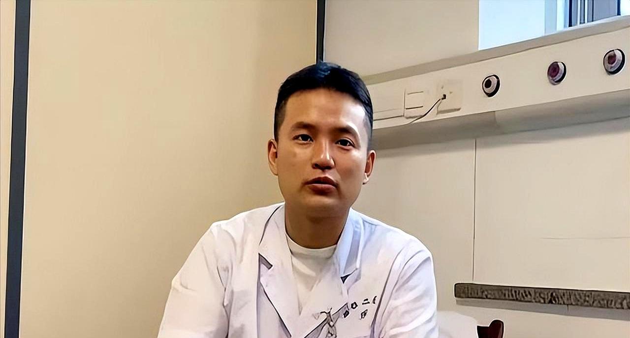 离谱！2022年，湖南一大爷因身体不适去医院检查，主治医生告诉他是直肠癌中期需要