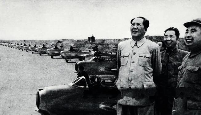 建国初刘亚楼身体变差，毛主席叮嘱：我没见马克思前，不许你先走
“主席，航校那边又