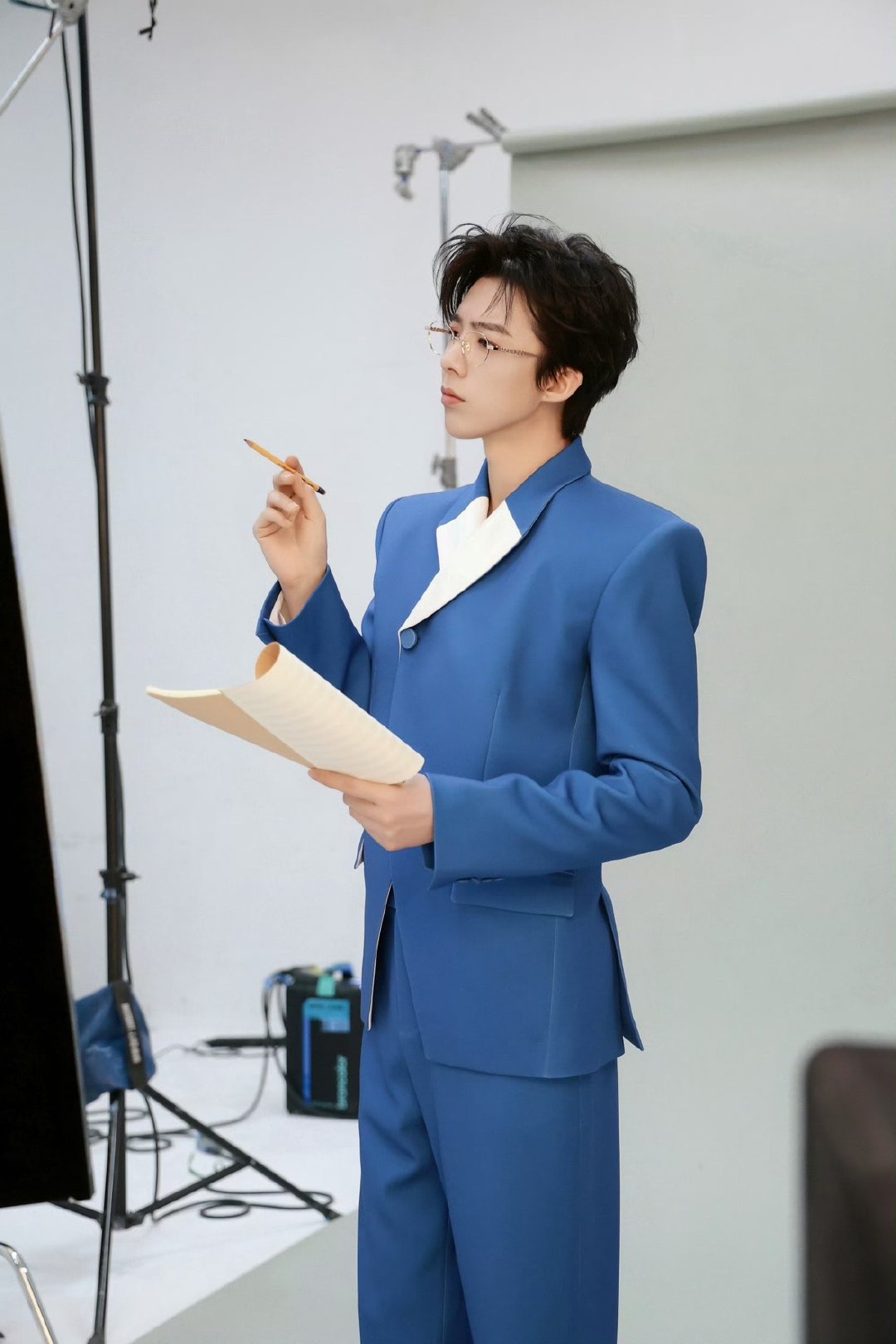 刘宇宁全蓝look 刘宇宁全蓝西装 