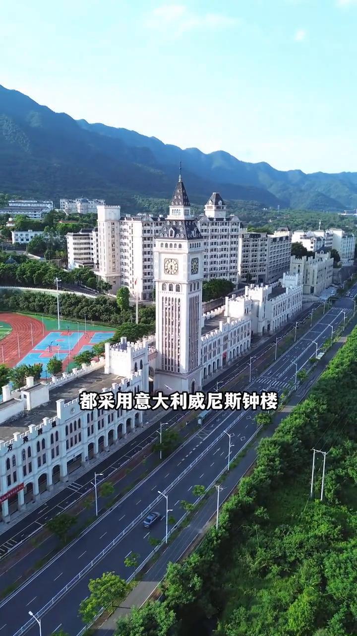 广东最美大学。
这里就是全广东最美的大学，清一色的欧美城堡建筑风格。中部为美国联