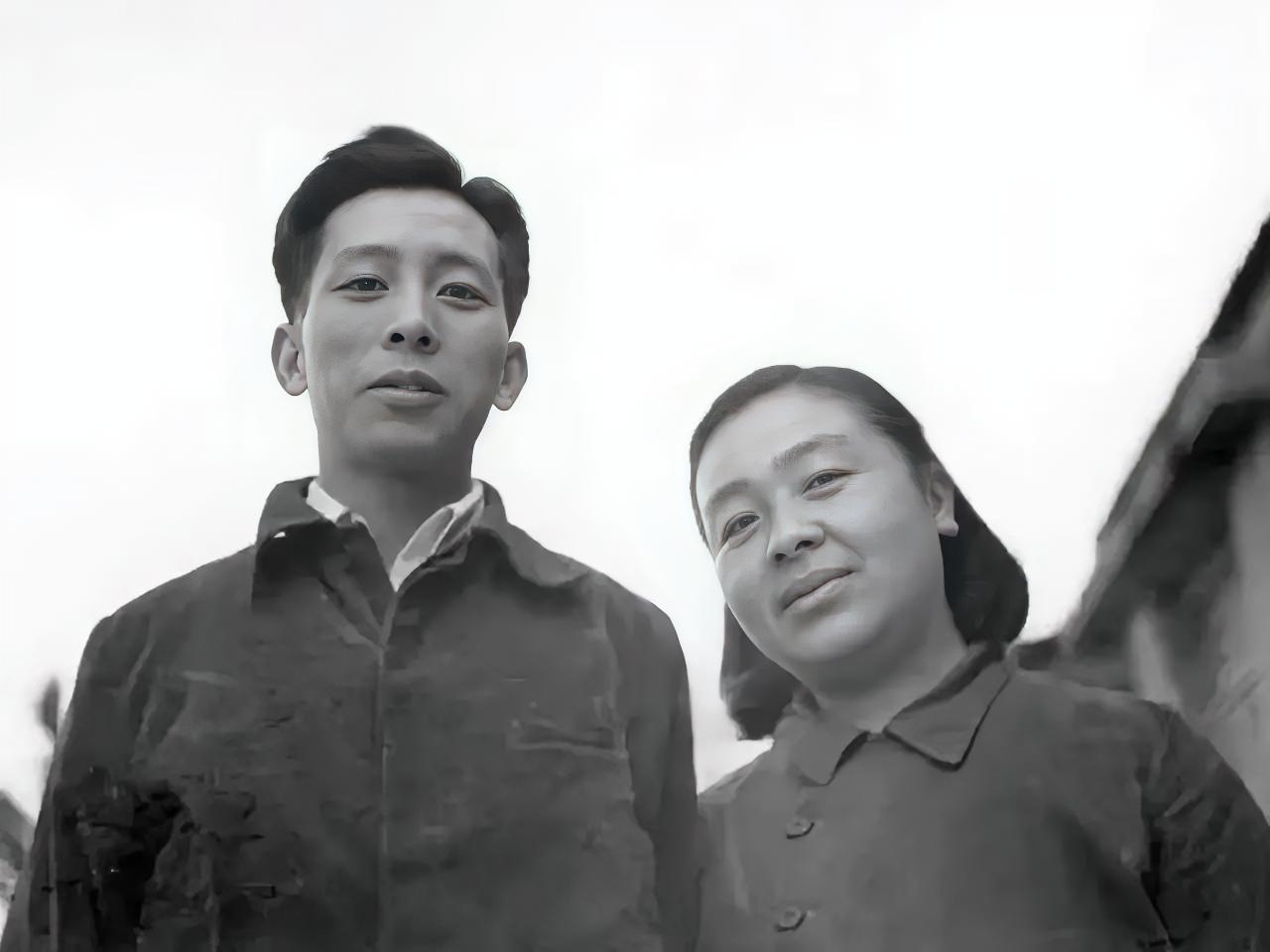 1937年，33岁女作家丁玲爱上20岁的下属陈明。陈明嫌她太老，情急之下娶了一个