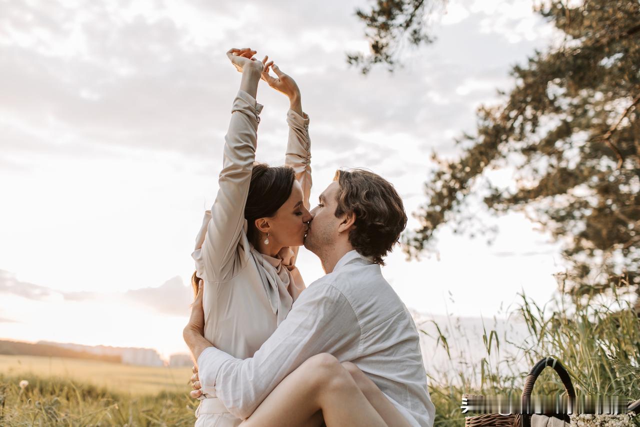 发现男人背叛婚姻后，绝对不能做的6件事，尤其第5件，做了婚姻就彻底完了。
 
1