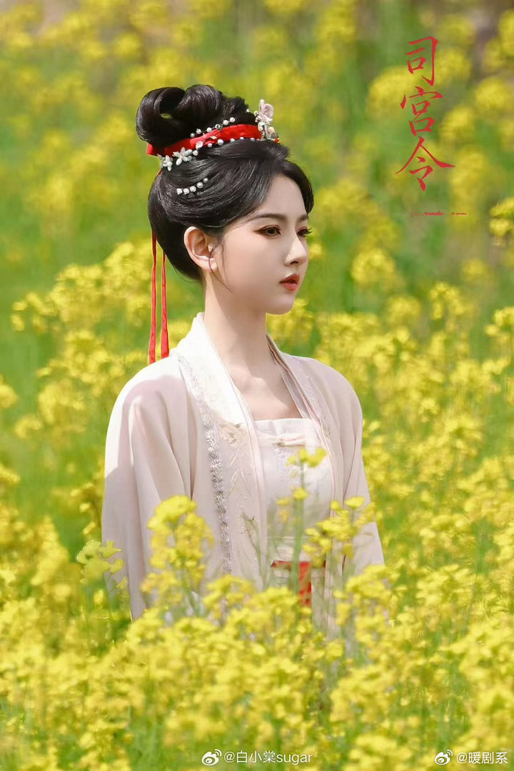 宋祖儿独美事业心 活动图里宋祖儿的状态一次比一次好，连轴转的工作节奏反而让她越来
