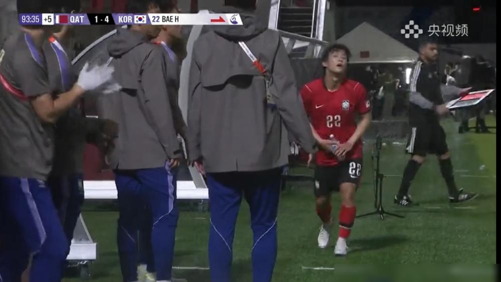 10次射门7次打正，韩国队这是把亚运赛场当兵役豁免考场了。
卡塔尔派的是U21