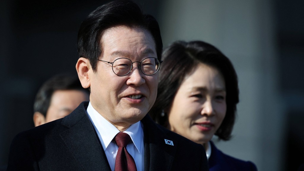 韩国总统李在明访华，为两国经贸合作注入新动能。随行大型经济代表团时隔多年再度来华