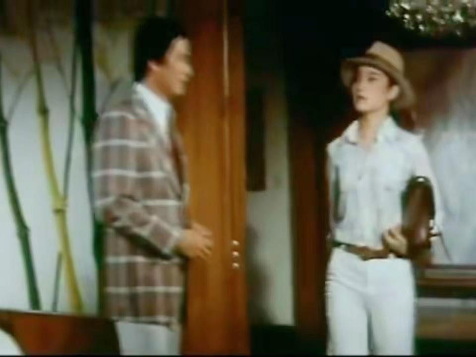 美神降临 看到她的那一刻我才知道，原来绝色和倾城真的存在，美貌和气质浑然天成，真