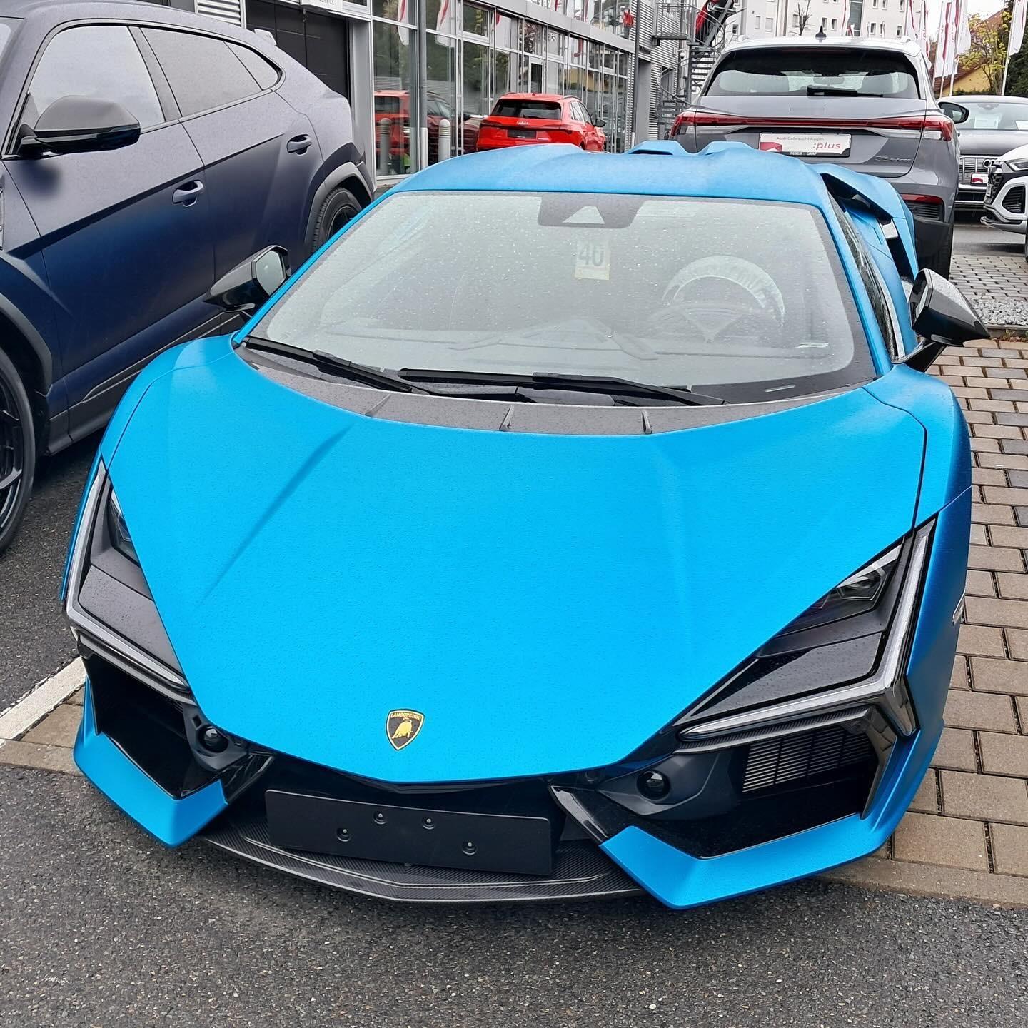 Lamborghini RevueltoColor : Blu Uranus m