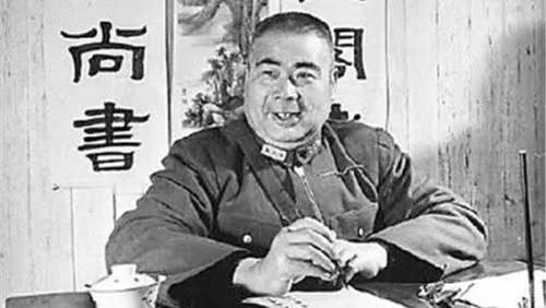 冯玉祥便装私访，他坐上黄包车，问车夫：“冯督军这人怎样啊？”车夫一听，破口大骂：