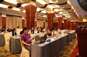 参加某品牌的新品发布会，参会人数和往年差不多，客户回款也很积极主动。究竟是什么原