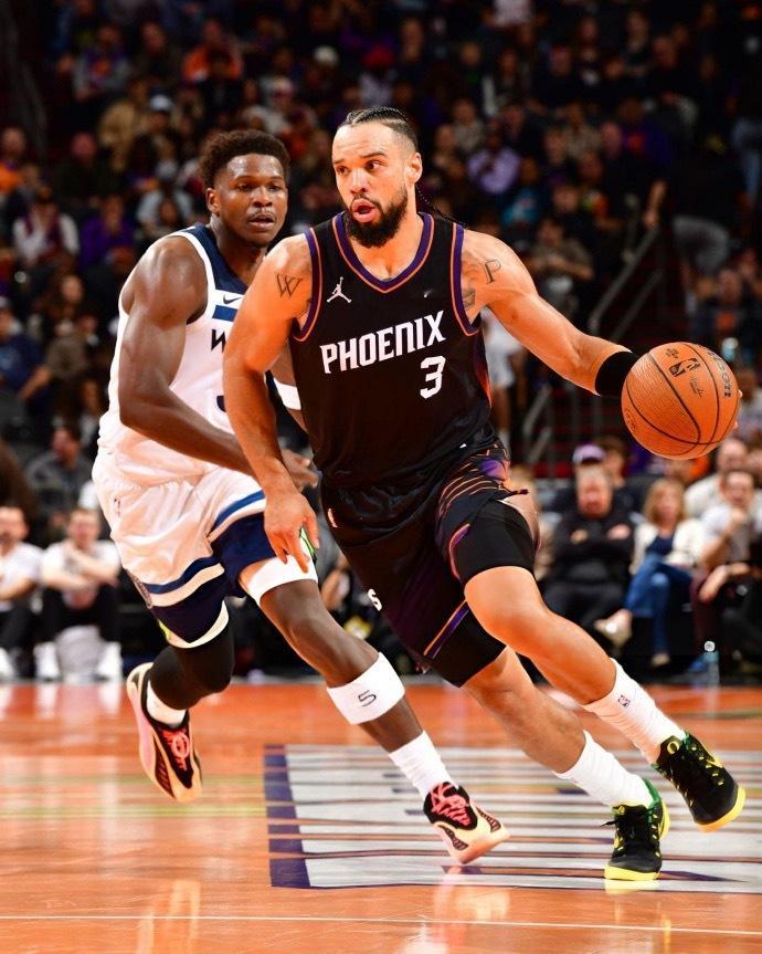 狄龙布鲁克斯左手骨折，恢复时间还没定。这对太阳来说，是一个巨大的打击。虽然这小子