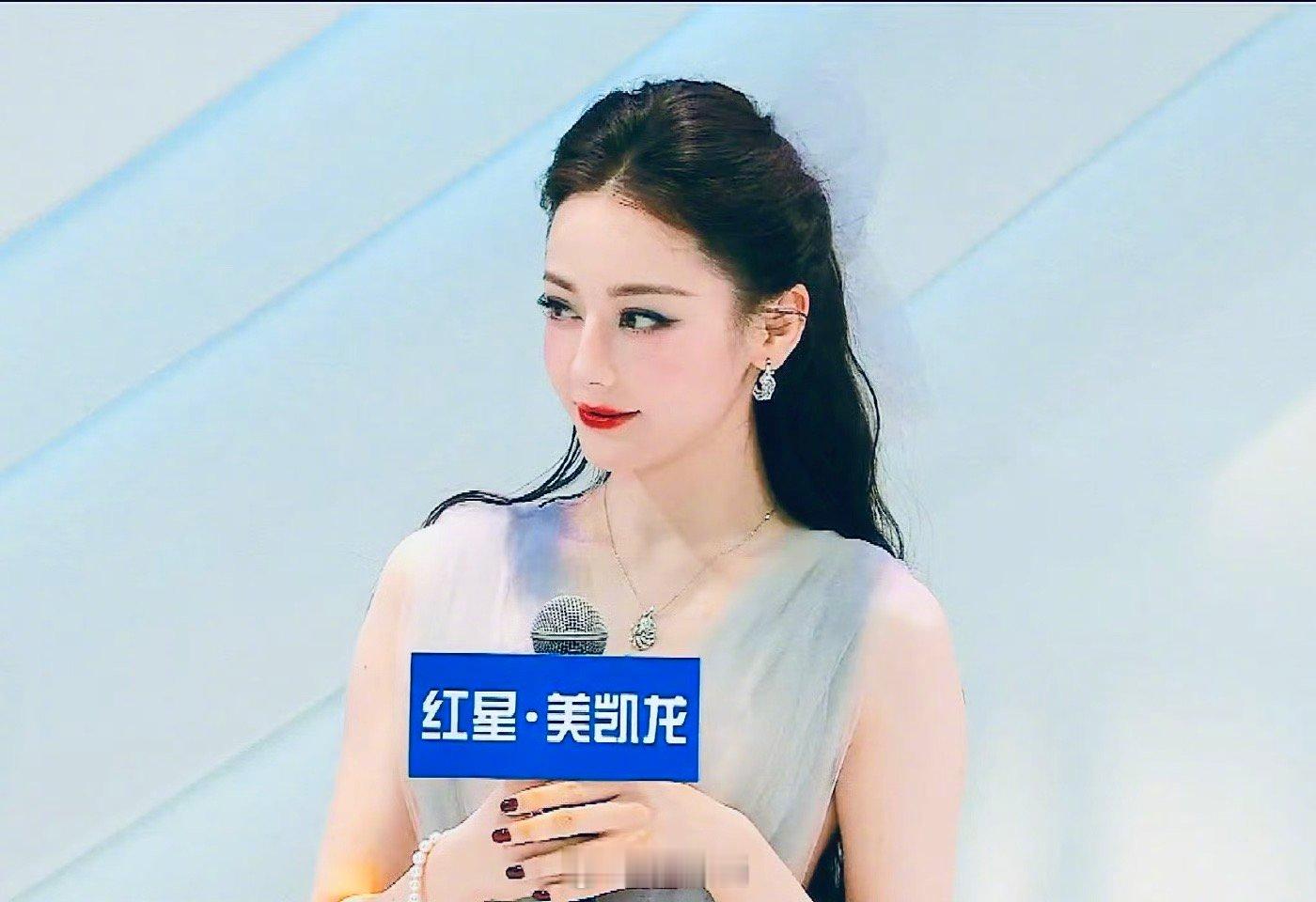 此女是神迪丽热巴天津 ​​​