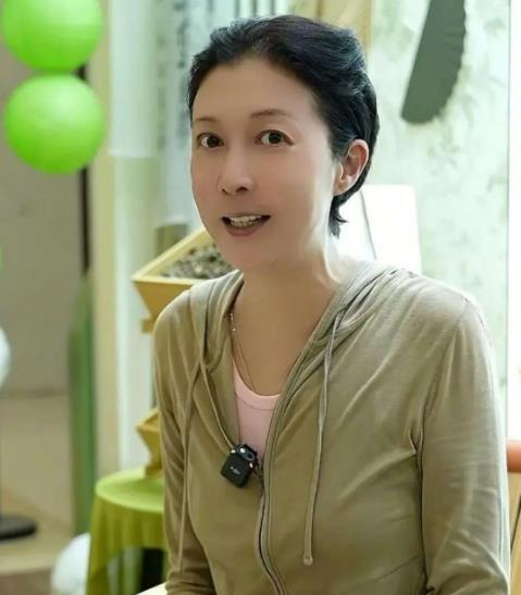 吴绮莉公开成龙拒认吴卓林原因 成龙大哥曾经的恋人吴绮莉直播回应成龙为什么拒认吴卓