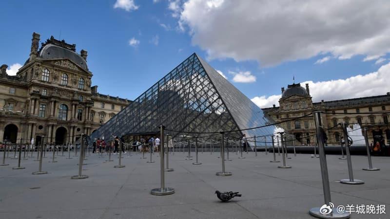 当地时间25日，据总台记者获悉，经过一个多月的追捕和秘密监控，卢浮宫盗窃案最后一