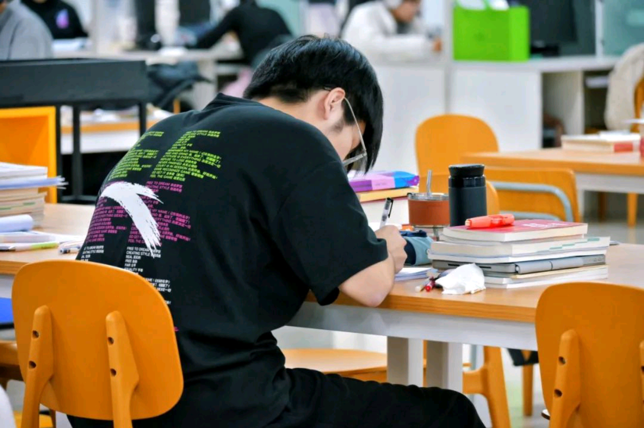 专科考研 vs 本科考研 核心区别全解析专科考研以同等学力身份报考，限制多、门槛