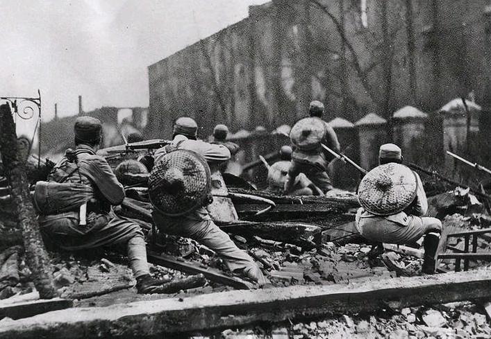 1946年7月12日：文人刚殉难，内战已压境，和平彻底成奢望
 
1946年7月