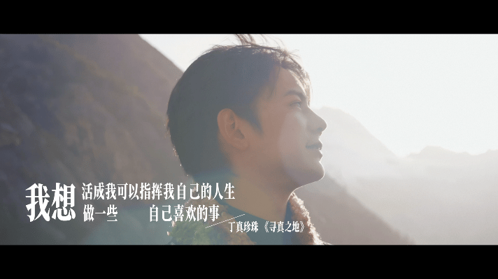 高考生人文日手写千字信谈理想 世界人文日的温柔瞬间！高考生借优酷人文礼袋提笔写信