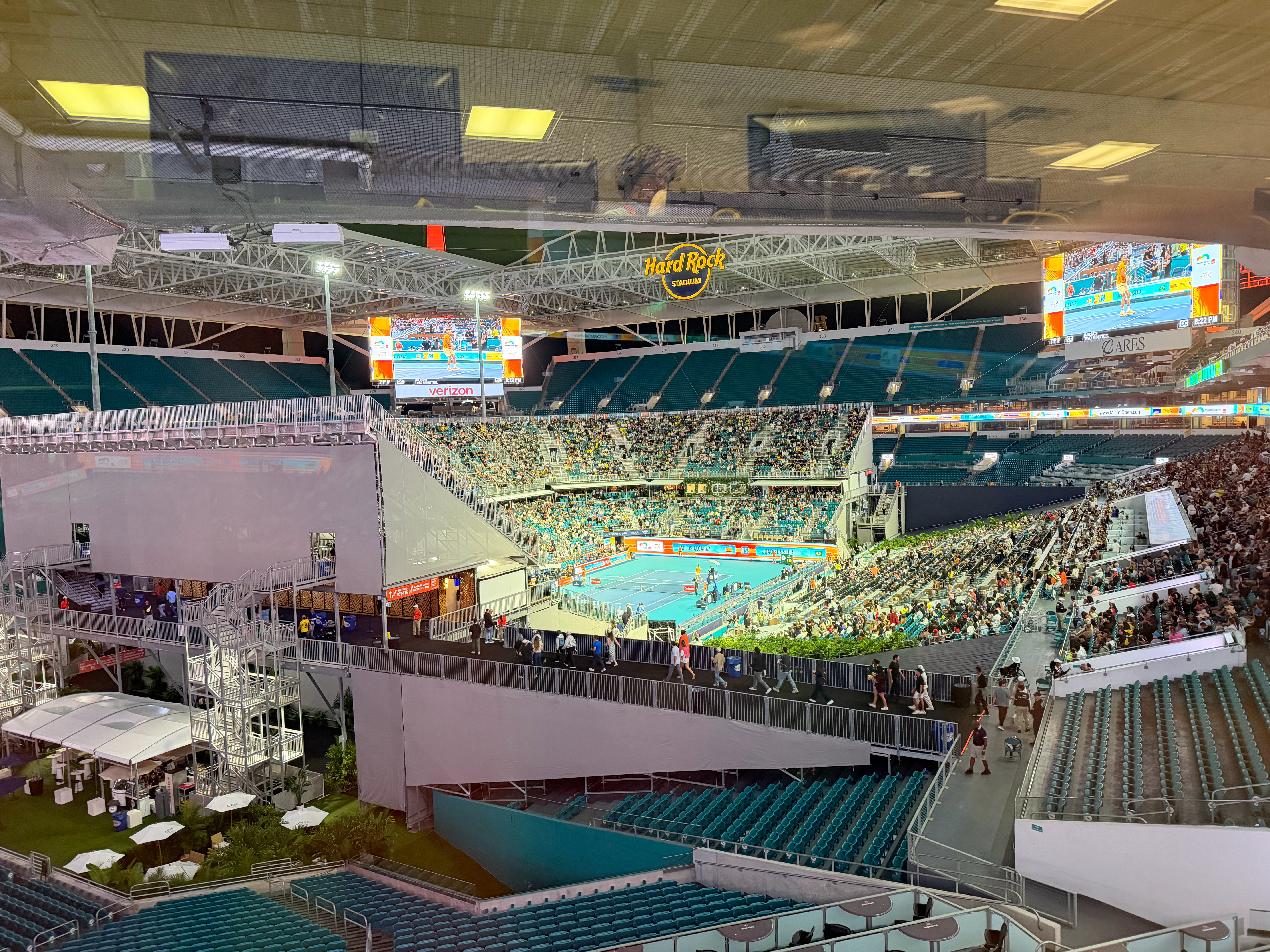 阿尔卡拉斯vs丰塞卡的焦点大战已经开始，今天从这个视角远程关注🤣阿尔卡拉斯vs