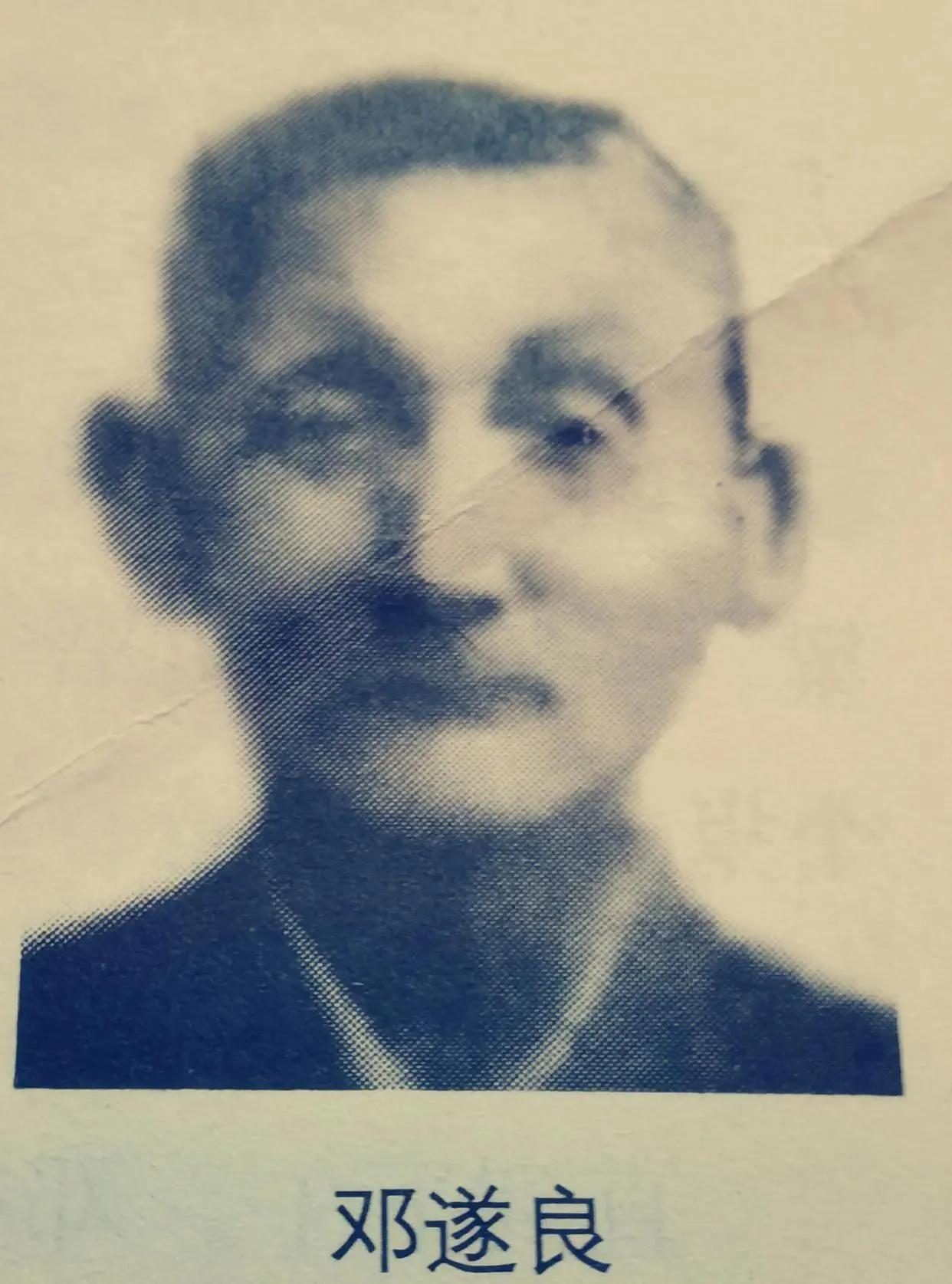 1940年，川军战士邓遂良被俘，面对日军的严刑拷打，他宁死不屈，被打瞎左眼后，他