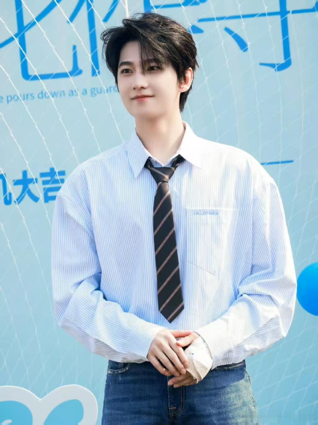 杨洋抬眼是将军眨眼变杨洋 上一秒还在李叱的杀气里没出来，下一秒就被杨洋的笑容甜到