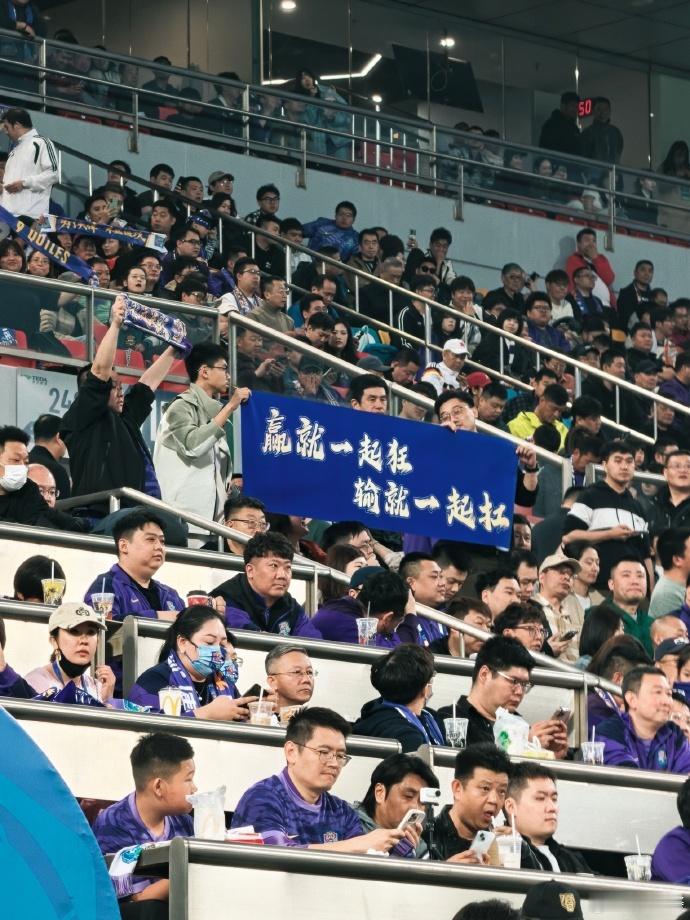 今晚的比赛，借用老师的照片，你认同这样的态度吗 