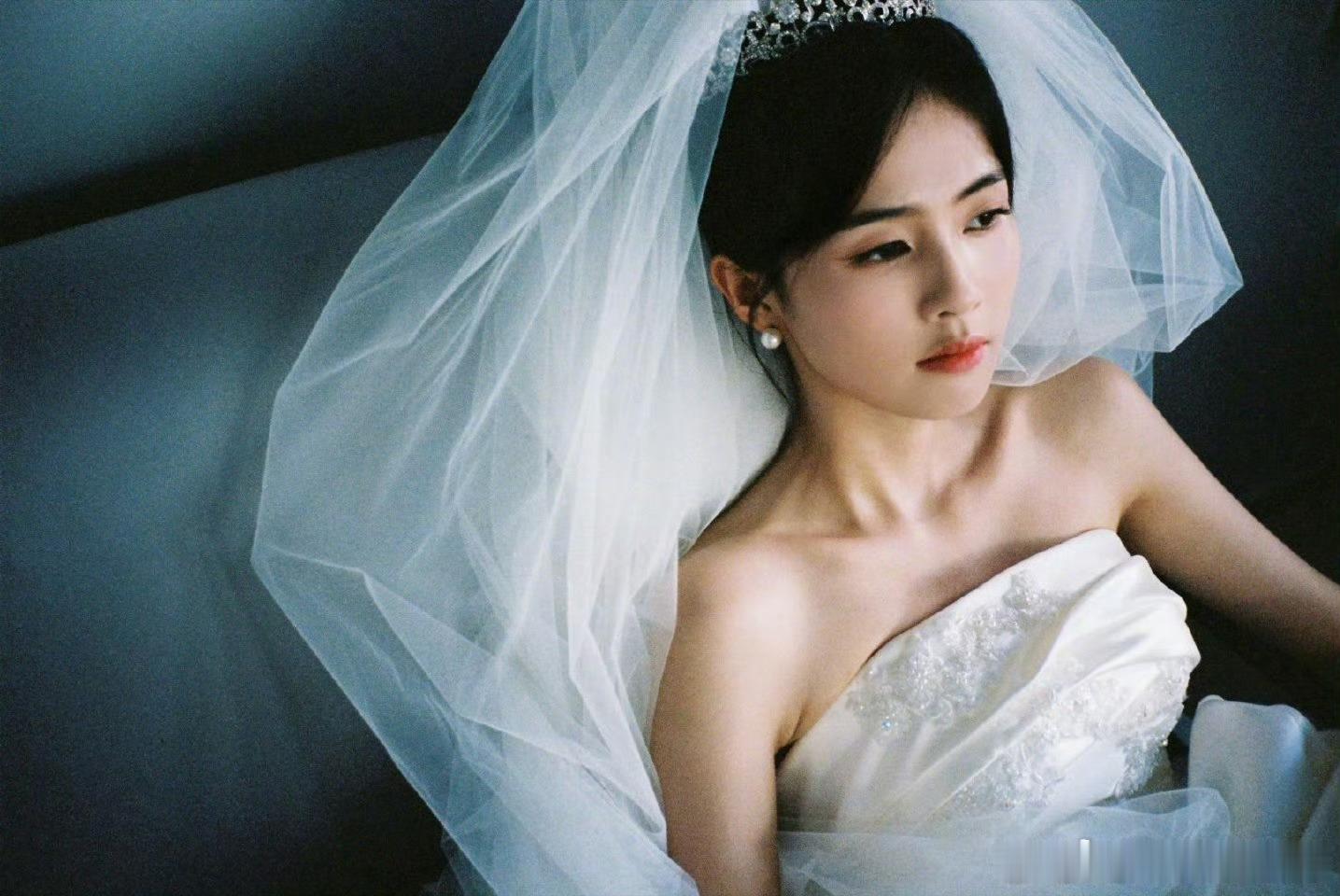 白鹿婚纱视频破千万赞白鹿婚纱视频破千万赞！氛围感与故事感双拉满，温柔又惊艳，美到