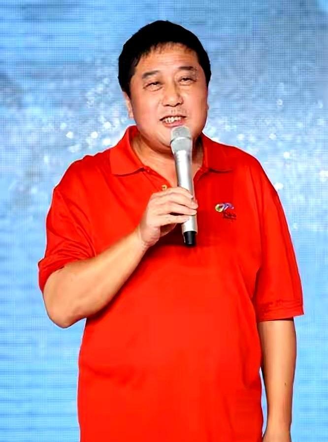 舅舅给了钥匙，但门后是条钢丝——底下是追回的补贴，头上是观众的差评。
李明那本《