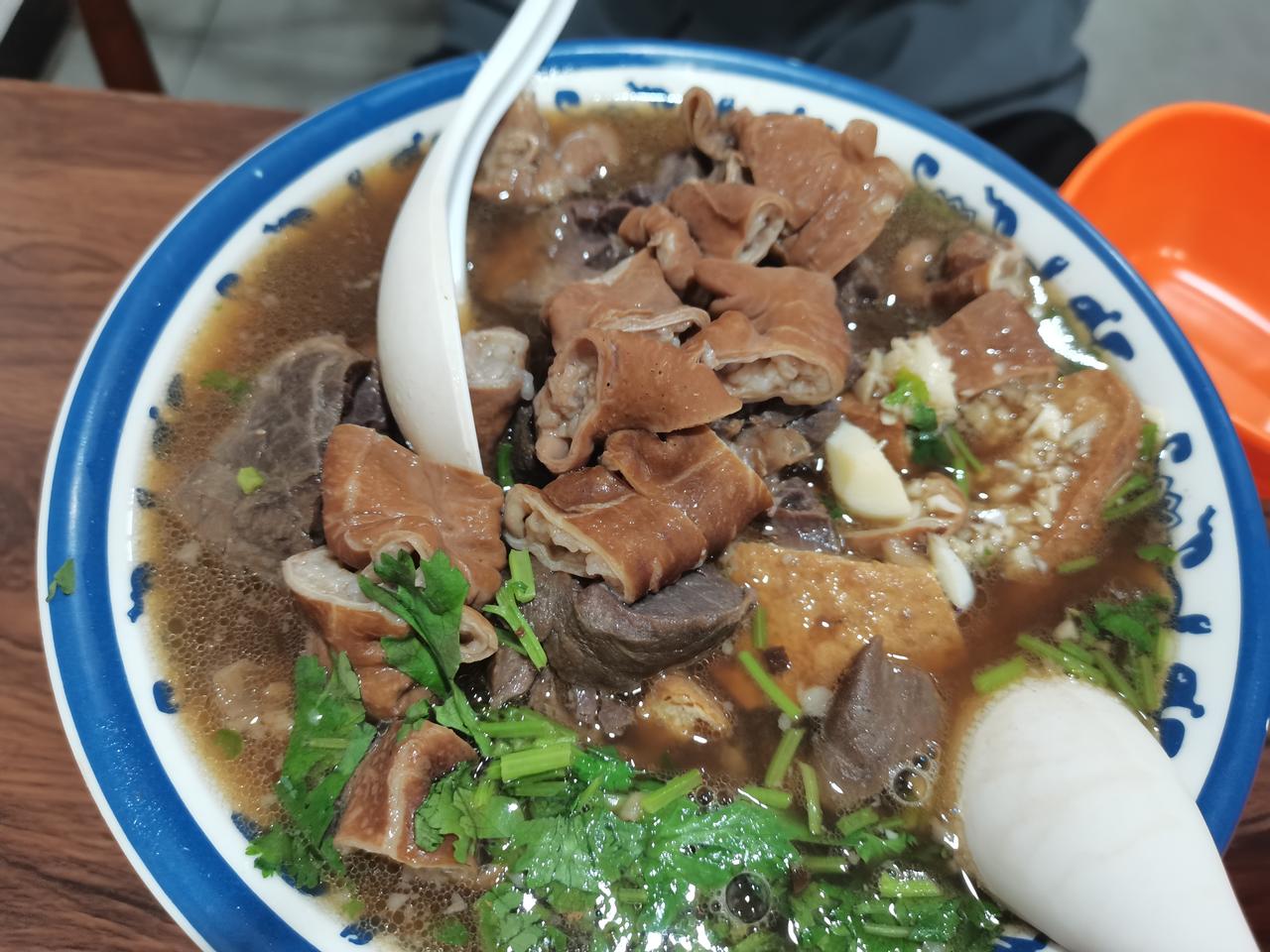 晒出你的本地生活老北京卤煮，最正宗的，反倒是苍蝇馆子，就是路边的小门脸，单体店。