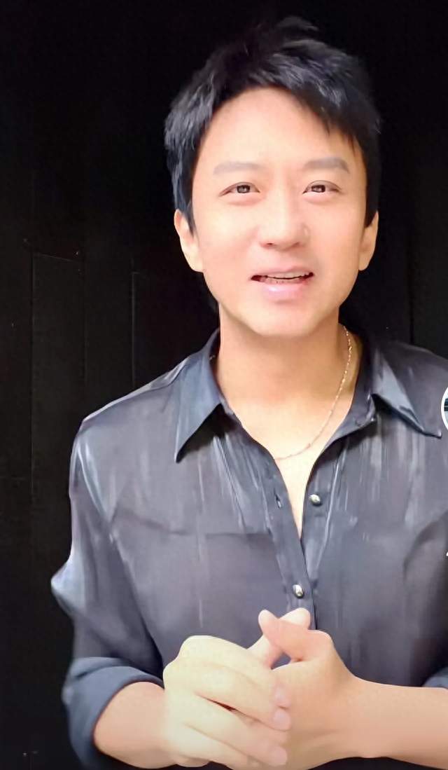 全网破防！邓超陪农村大妈圆舞台大梦