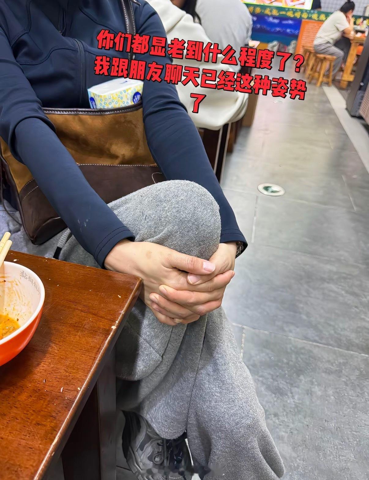 人开始变老的表现《喝饮料嫌甜》《买零食不知道吃啥》《晚上睡觉爱听点小说》《打电话